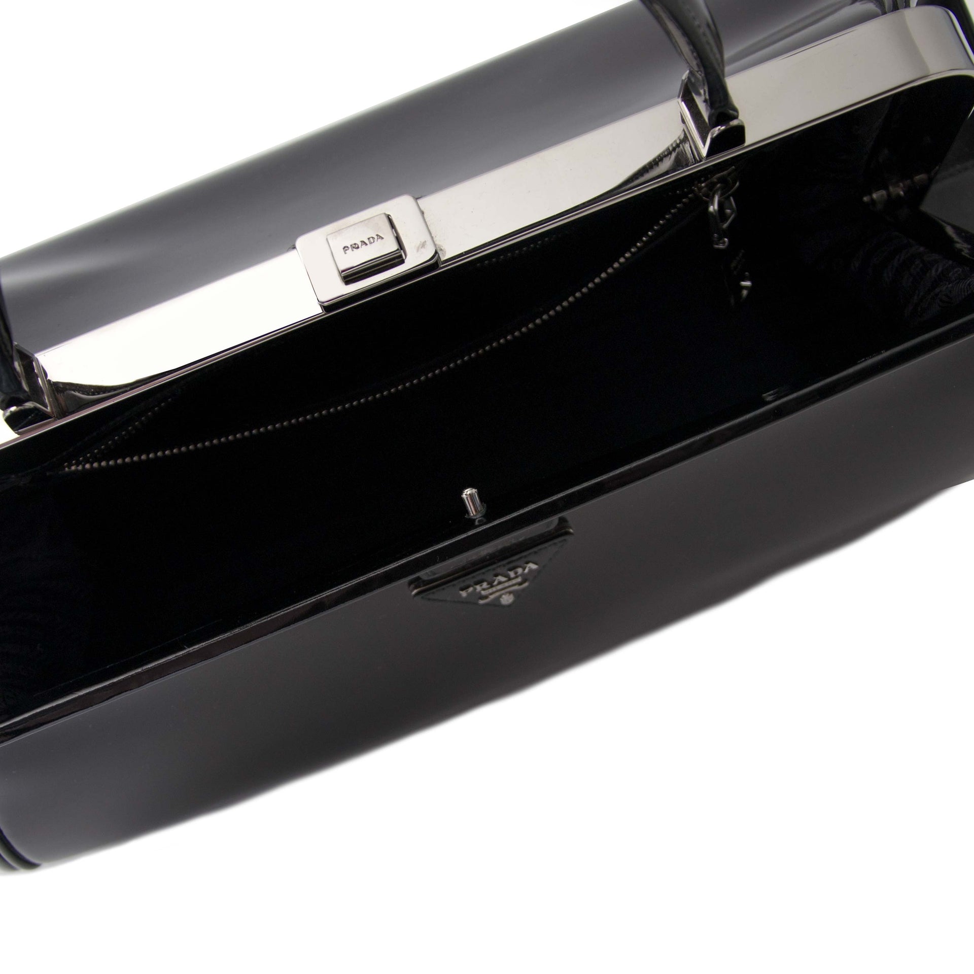 Prada Black Patent Bowling Bag Buy authentic designer Prada secondhand bags at Labellov at the best price. Safe and secure shopping. Koop tweedehands authentieke Prada tassen bij designer webwinkel labellov.