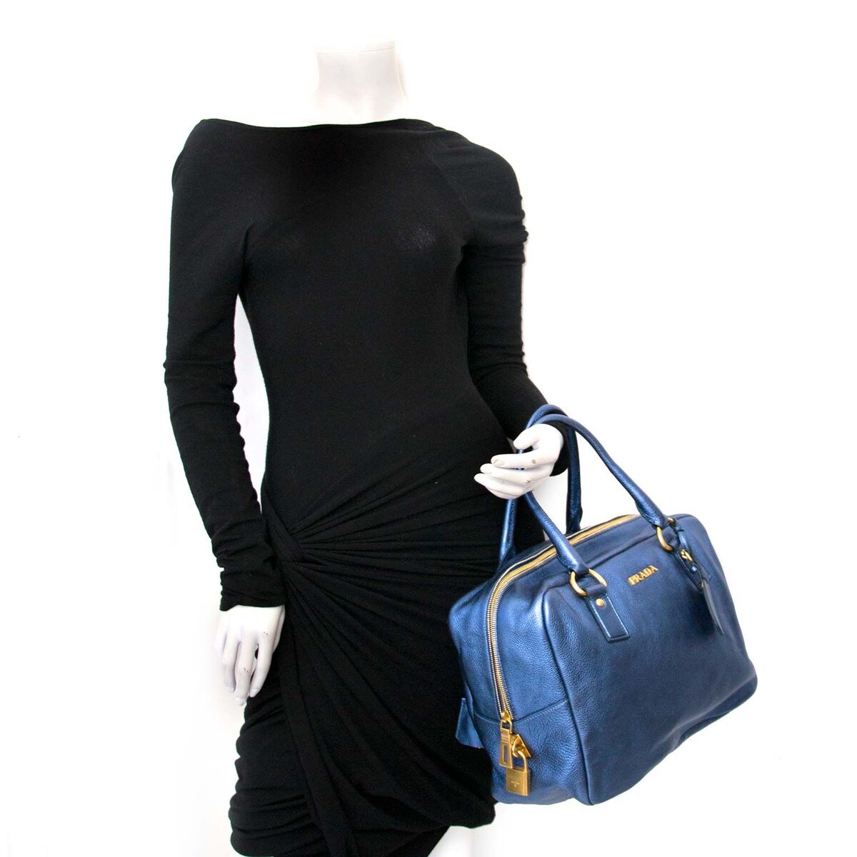 Koop authentieke tweedehands Prada handtassen in denim blauw aan een eerlijke prijs bij LabelLOV. Veilig online shoppen.