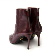 Achetez un authentique Prada tallons pour le bon prix chez LabelLOV.