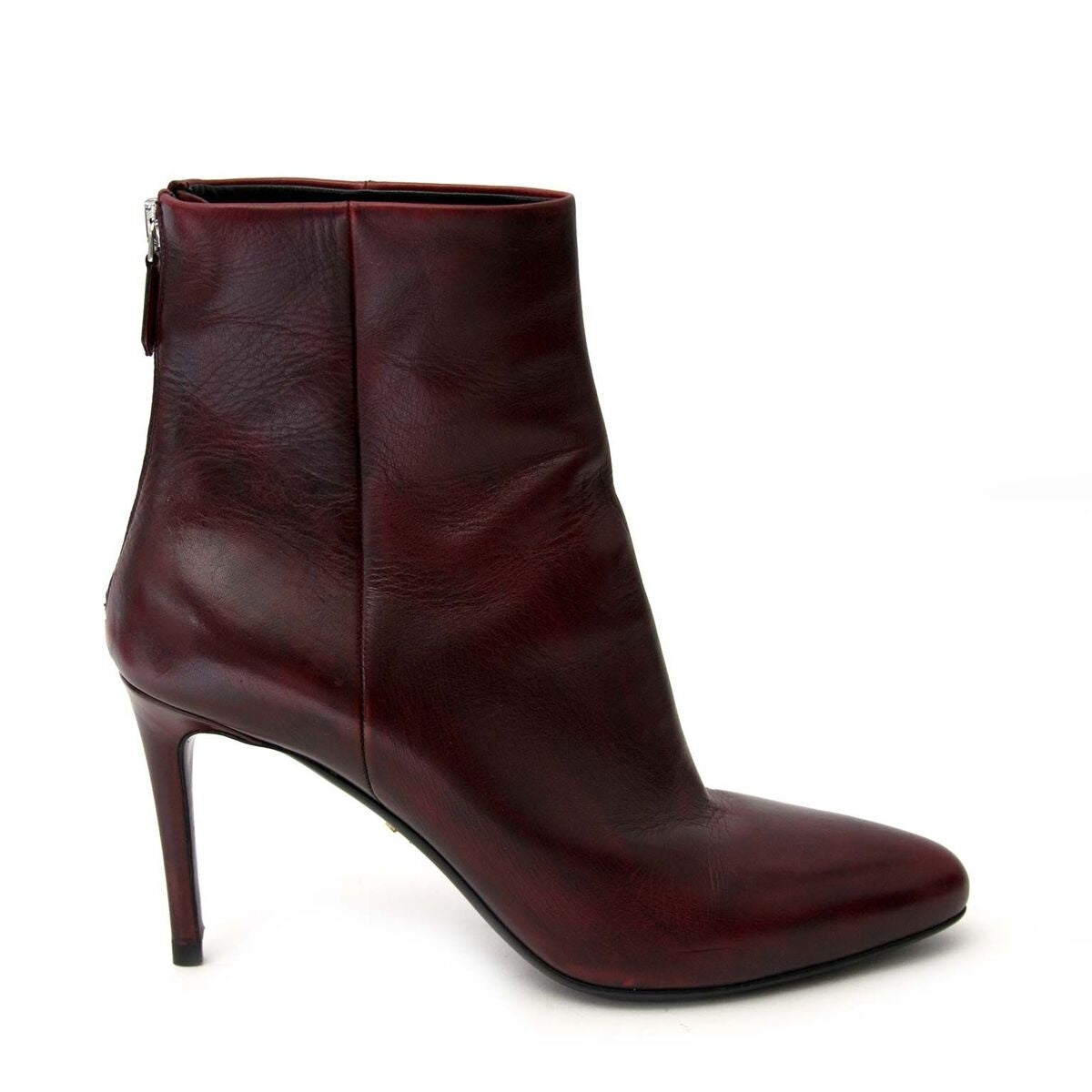 Buy authentic secondhand Prada bourdeaux boots at the right price at LabelLOV vintage webshop. Safe and secure online shopping.