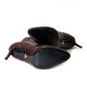 Koop authentieke tweedehands Prada bordeaux enkellaarsjes aan een eerlijke prijs bij LabelLOV. Veilig online shoppen.