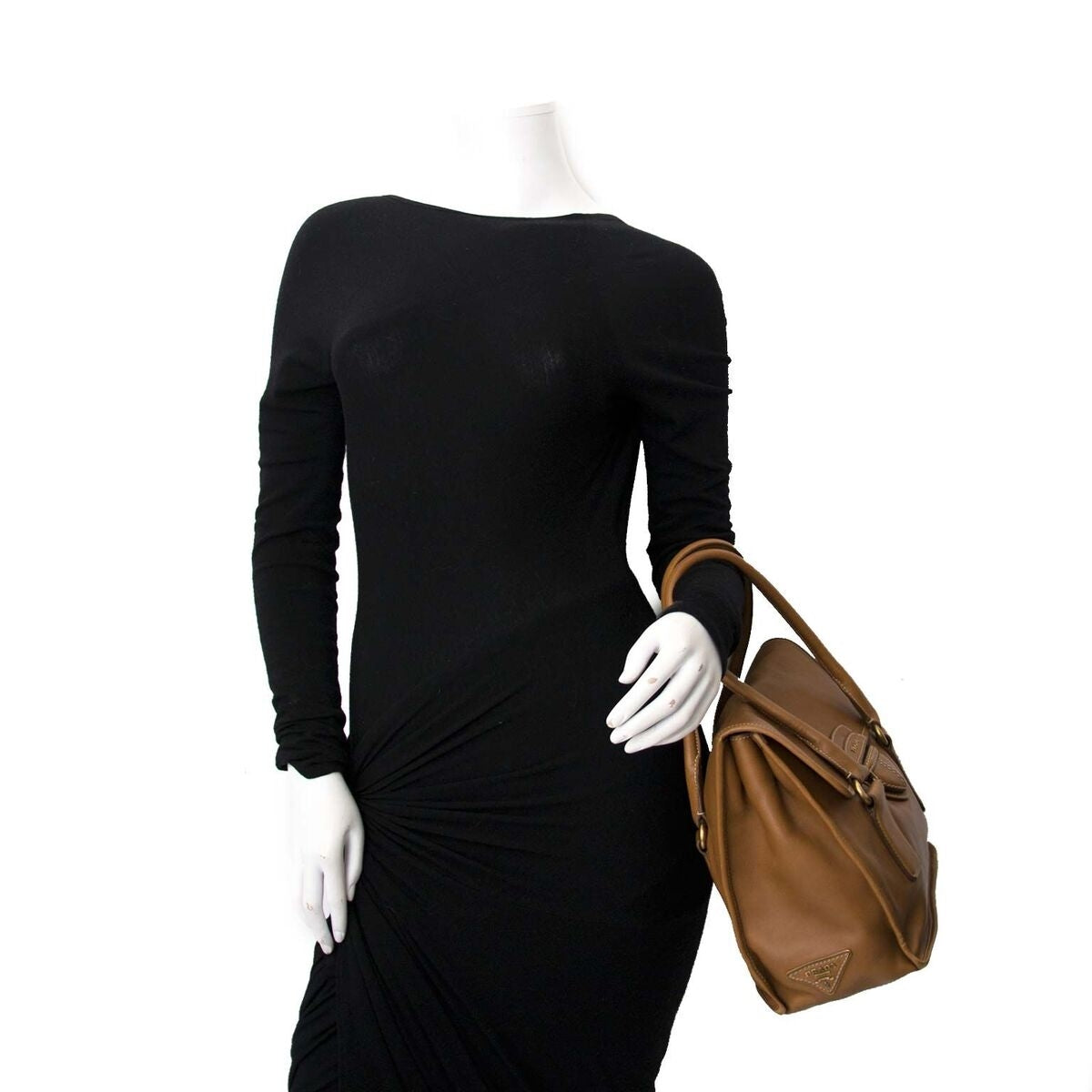 Kaufen Sie authentische gebrauchte Prada Tasche zu einem fairen Preis bei LabelLOV. Sicheres Online-Shopping.