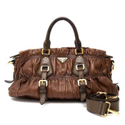 Second-hand Prada brown bag for the best price at Labellov webshop. Safe and secure online shopping with 100% authenticity. Seconde main Prada brun bag pour le meilleur prix.