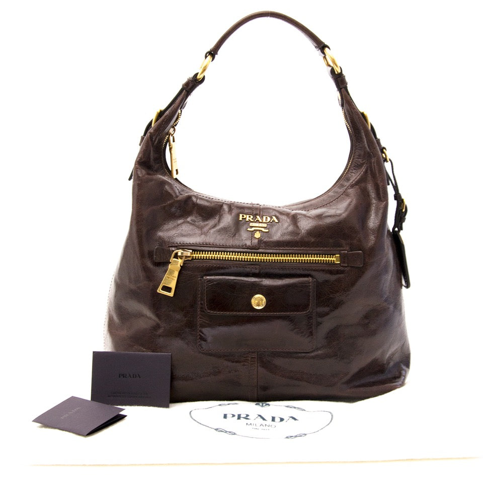 Acheter Prada Brown Leather Shoulder Bag en ligne au LabelLOV. De façon sécurisée. Vintage, mode. Anvers, Belgique.