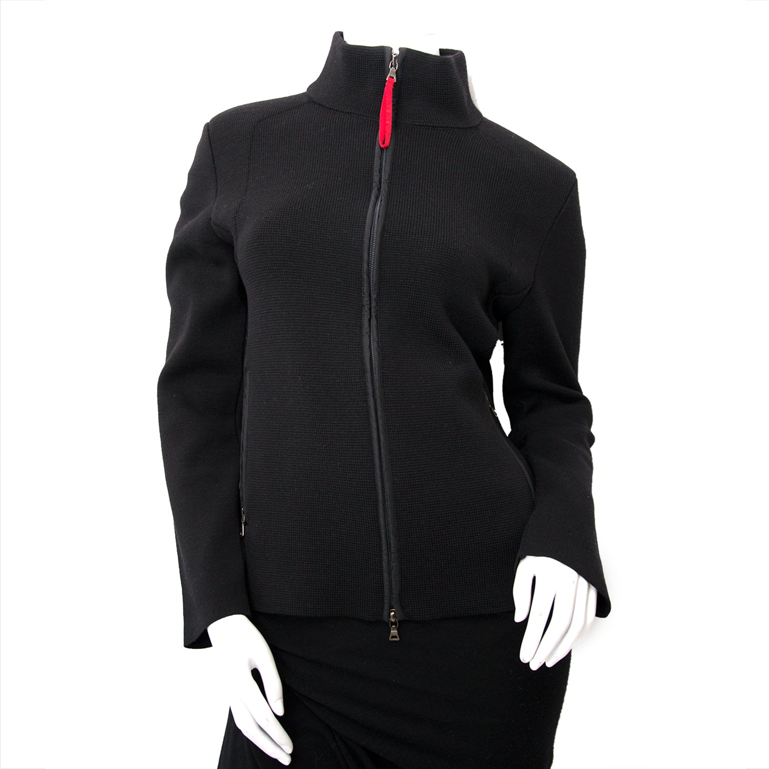 Achetez Prada Black Wool Sweater en ligne chez Labellov.com