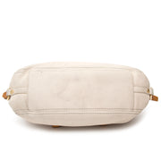 Second hand Prada cream bag for the best price at Labellov webshop. Safe and secure online shopping with 100% authenticity. Seconde main Prada cream sac à main pour le meilleur prix.