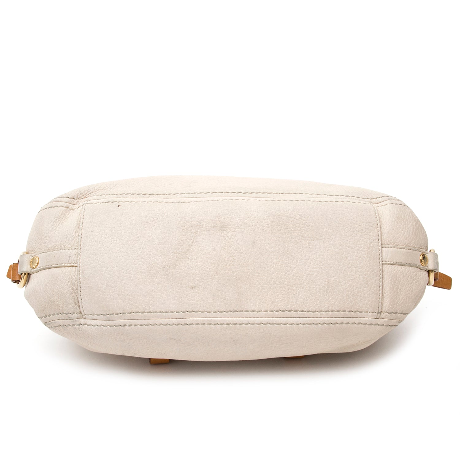Second hand Prada cream bag for the best price at Labellov webshop. Safe and secure online shopping with 100% authenticity. Seconde main Prada cream sac à main pour le meilleur prix.