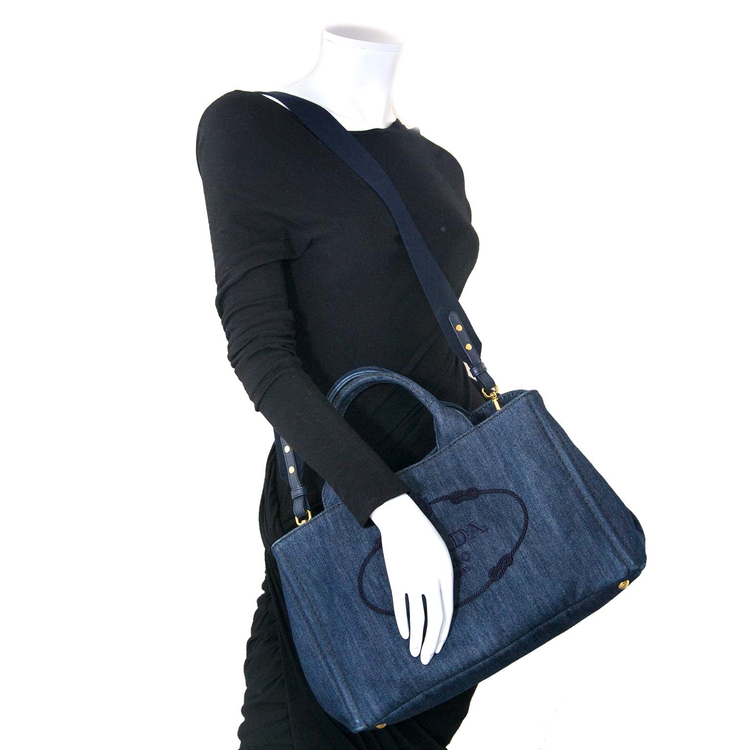 Koop aan de beste prijs uw Prada Denim Tote Bag