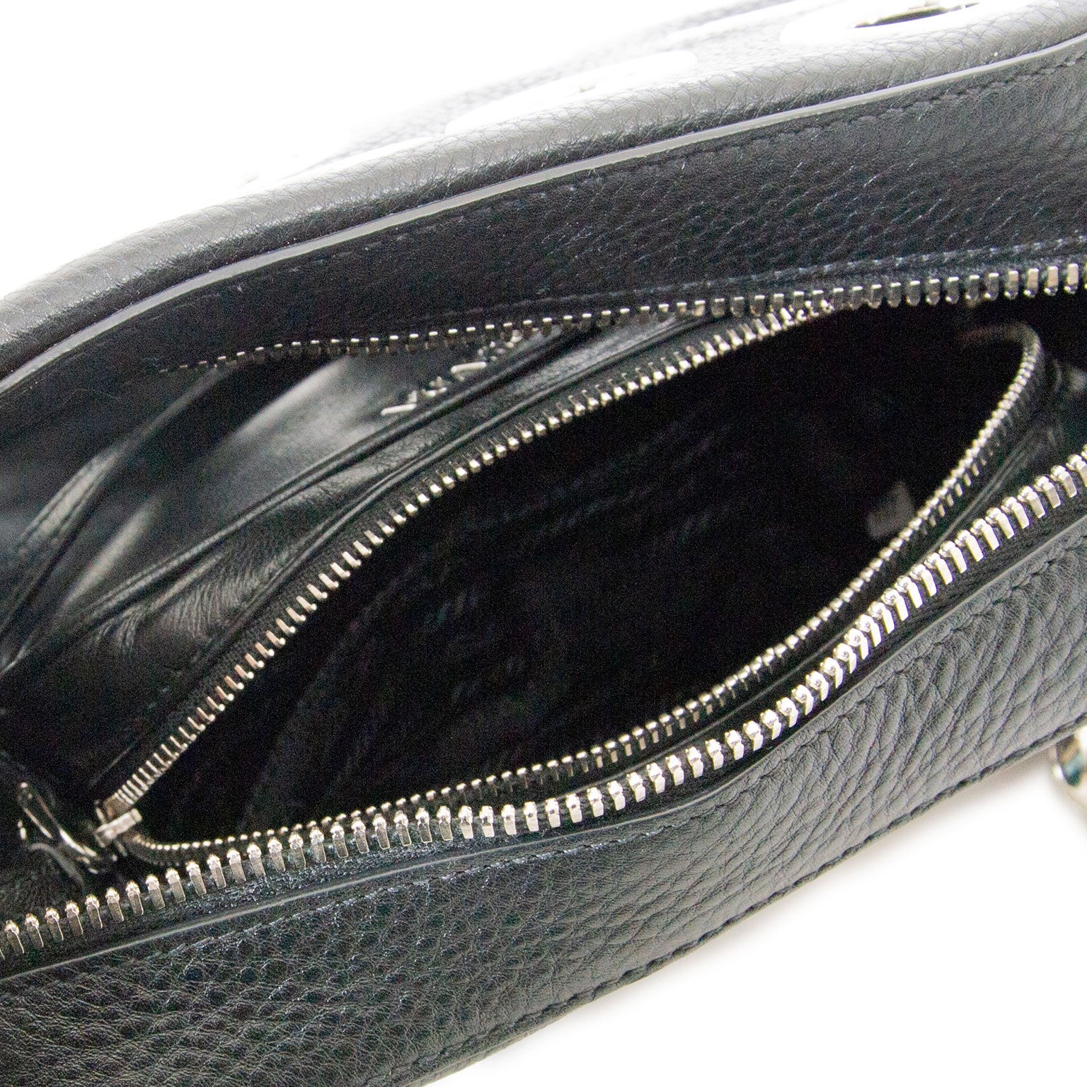 prada grommet chain vitello daino small shoulder bag now for sale at labellov vintage fashion webshop belgium