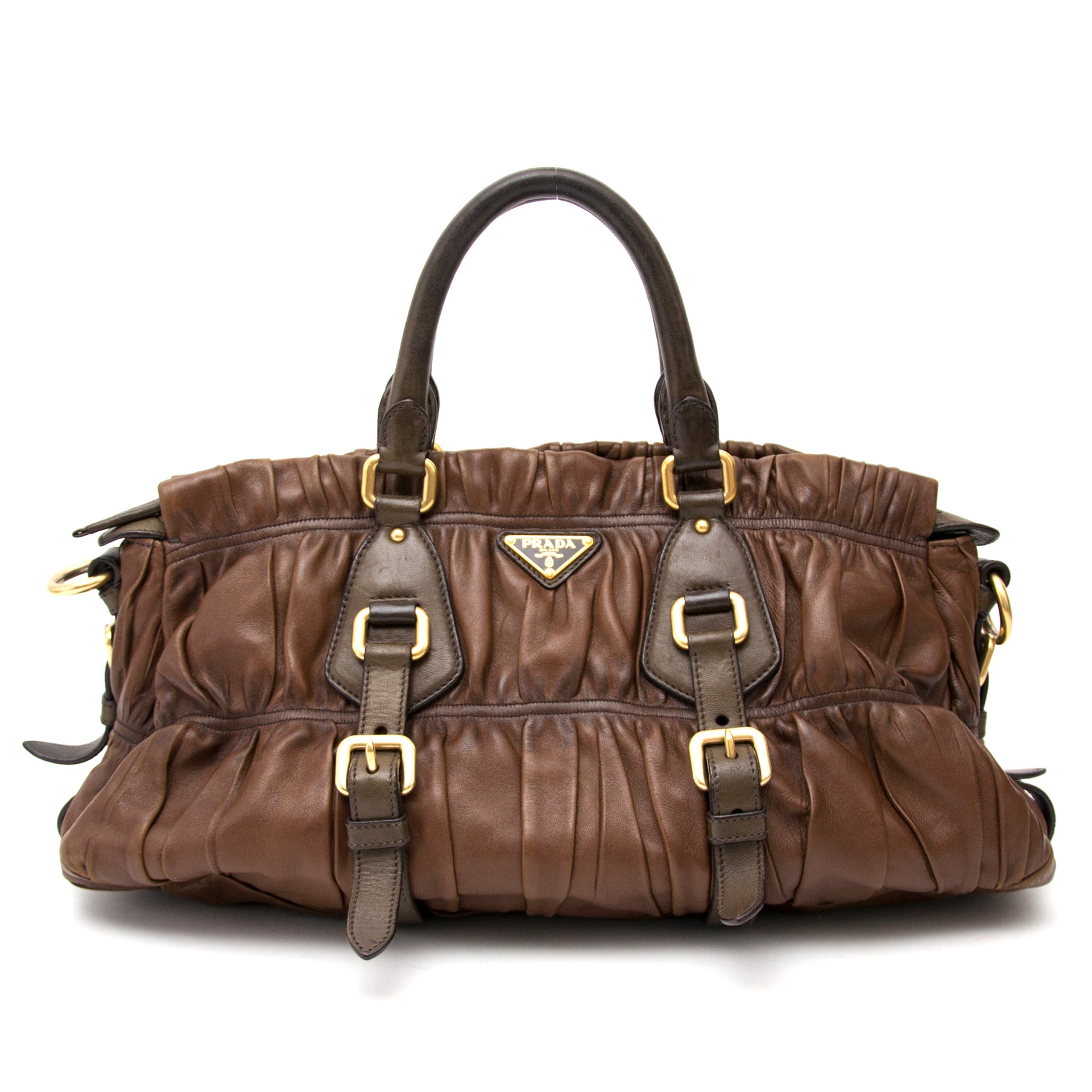 Vintage Prada satchel bag for the best price at Labellov webshop. Safe and secure online shopping with 100% authenticity. Vintage Prada satchel bag pour le meilleur prix.