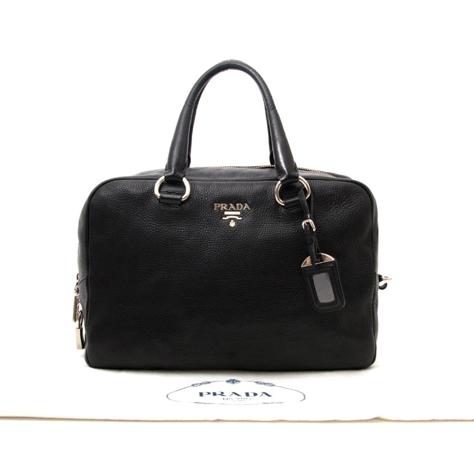 Vintage Prada Boston bag for the best price at Labellov webshop. Safe and secure online shopping with 100% authenticity. Vintage Prada Boston bag pour le meilleur prix.
