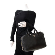 Vintage Prada Boston bag for the best price at Labellov webshop. Safe and secure online shopping with 100% authenticity. Vintage Prada Boston bag pour le meilleur prix.