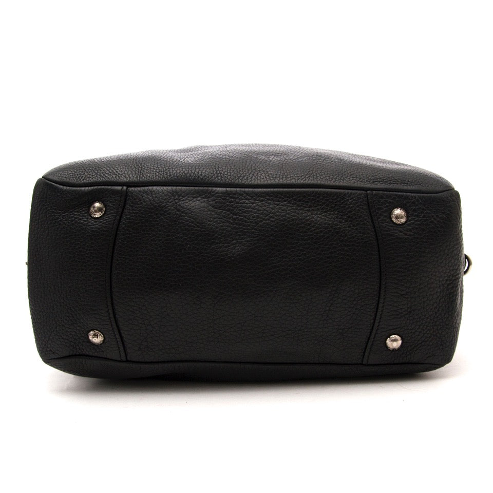 Vintage Prada Boston bag for the best price at Labellov webshop. Safe and secure online shopping with 100% authenticity. Vintage Prada Boston bag pour le meilleur prix.Vintage Prada Boston bag for the best price at Labellov webshop. Safe and secure online