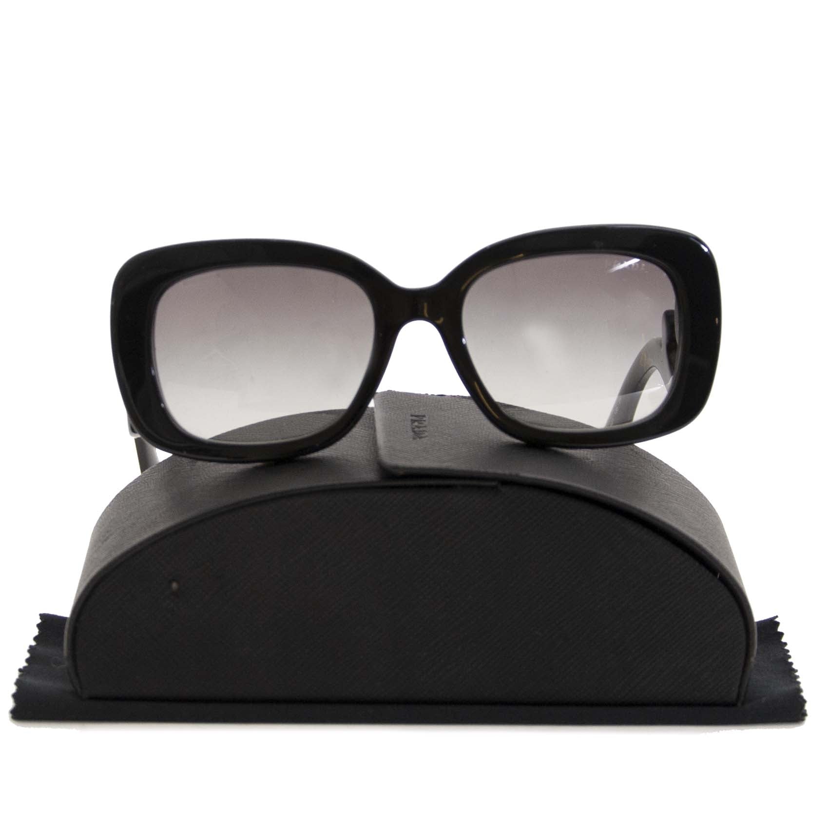 Authentique seconde main Prada Minimal Baroque Sunglasses Black achète en ligne LabelLOV