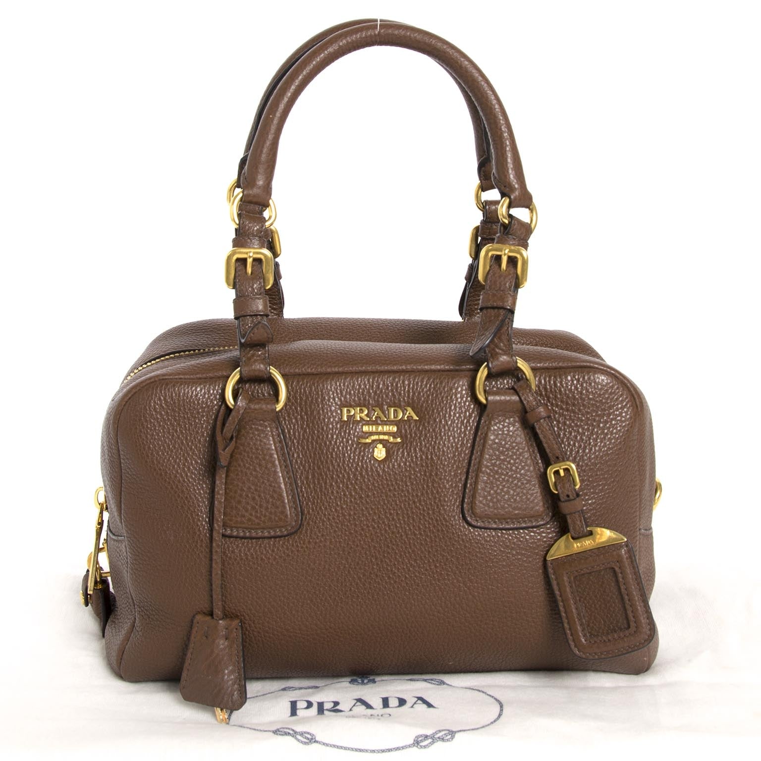 Koop en verkoop uw authentieke designer handtassen van Prada bij Labellov