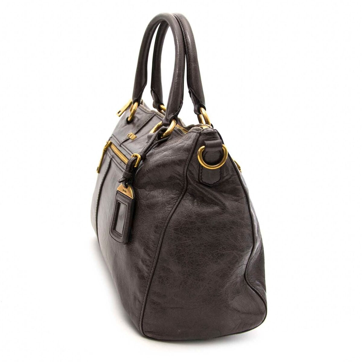 Achetez un authentique Prada sac à main pour le bon prix chez LabelLOV.
