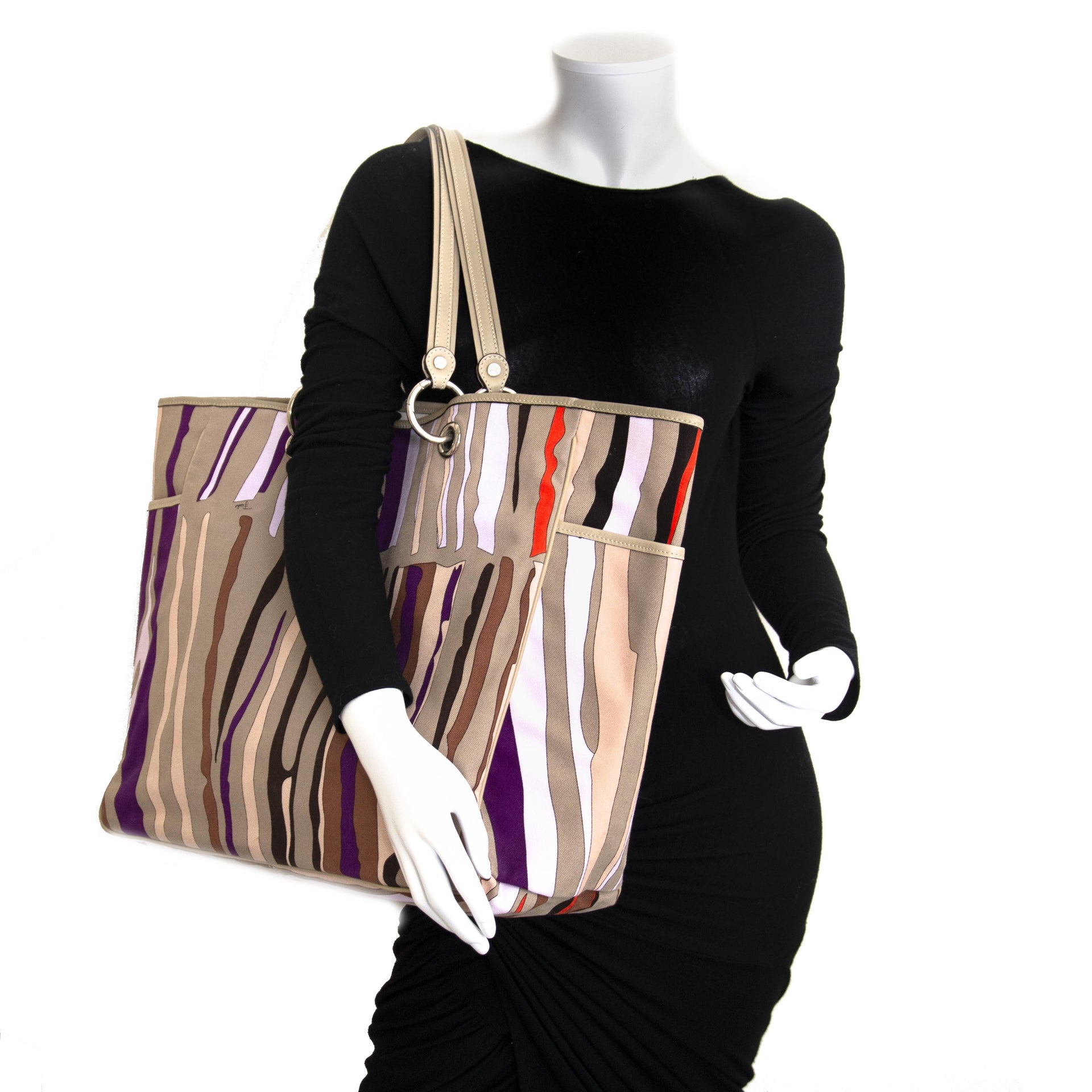Emilio Pucci Beige Printed Tote Bag (Labellov) For the best price at LabelLov. Pour le meilleur prix à LabelLOV. Voor de beste prijs bij LabelLOV.