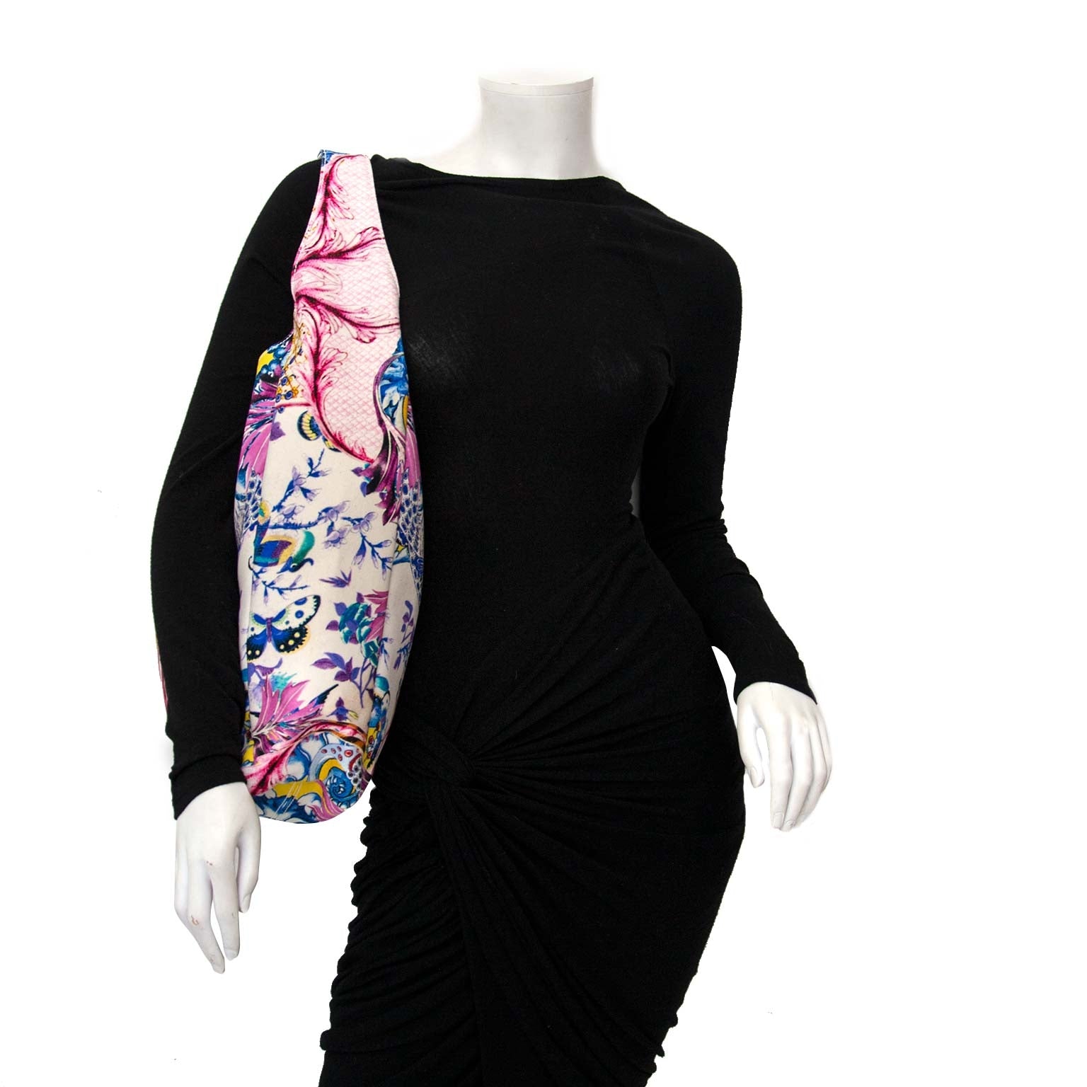 Roberto Cavalli Colourful Canvas Large Hobo Bag Buy authentic designer Roberto Cavalli secondhand bags at Labellov at the best price. Safe and secure shopping. Koop tweedehands authentieke Roberto Cavalli tassen bij designer webwinkel labellov.
