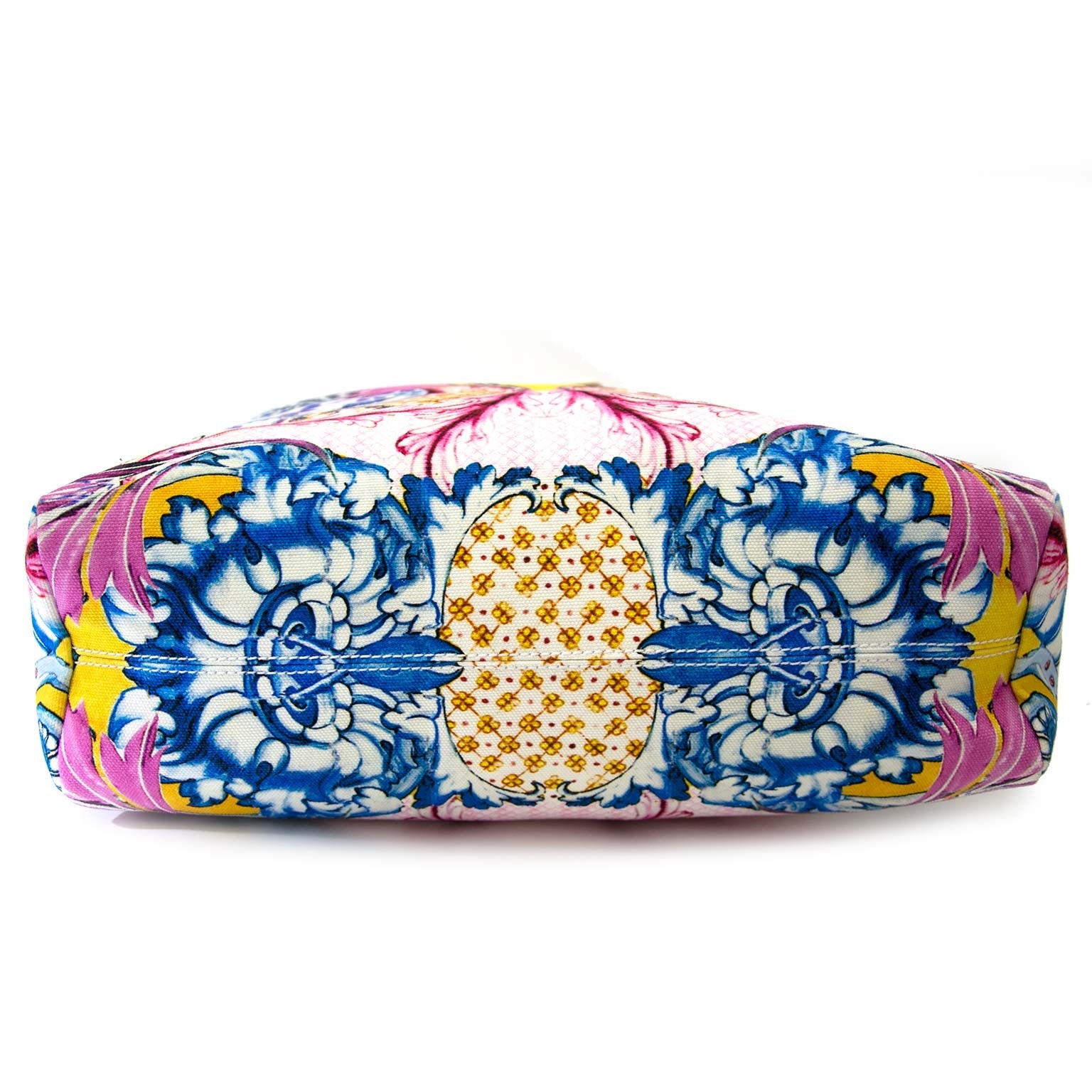 Roberto Cavalli Colourful Canvas Large Hobo Bag Buy authentic designer Roberto Cavalli secondhand bags at Labellov at the best price. Safe and secure shopping. Koop tweedehands authentieke Roberto Cavalli tassen bij designer webwinkel labellov.