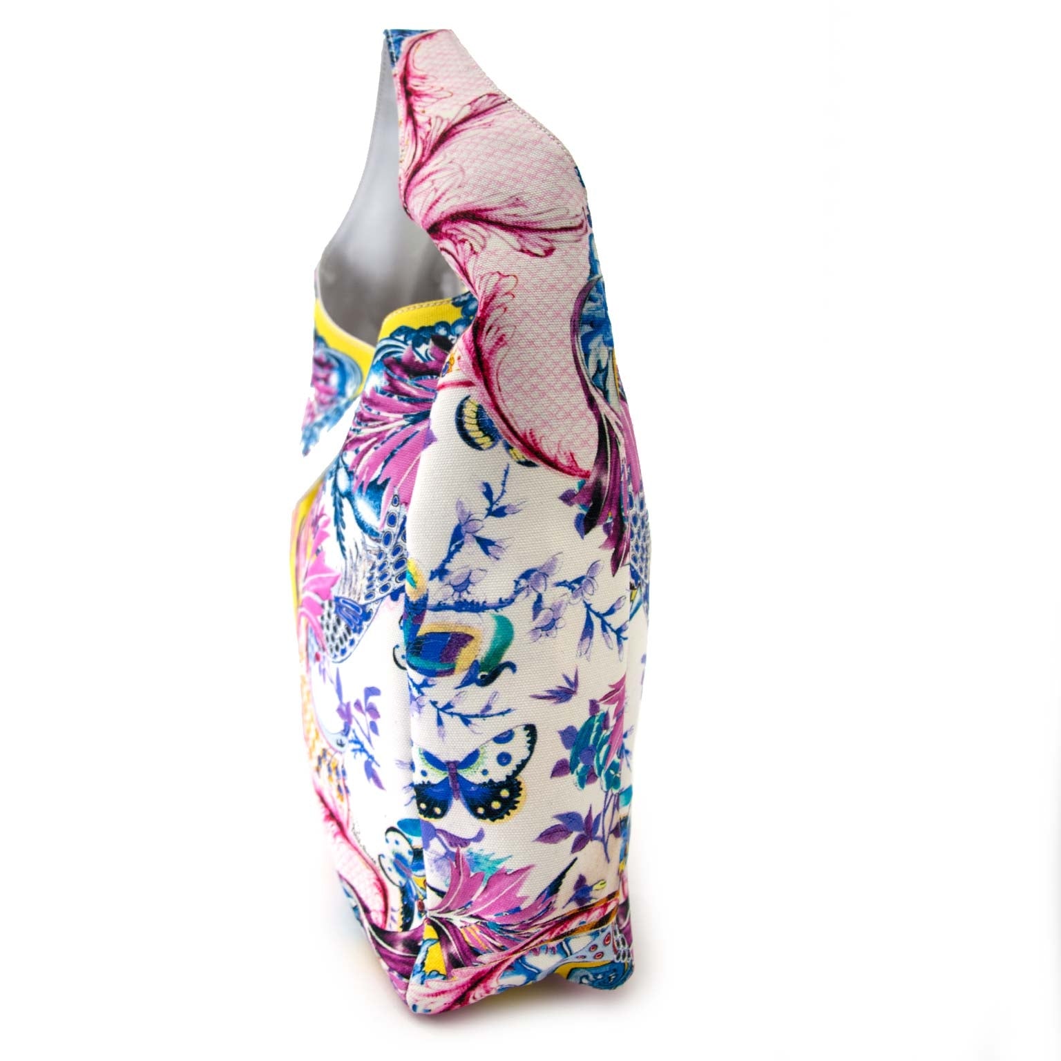 Roberto Cavalli Colourful Canvas Large Hobo Bag Buy authentic designer Roberto Cavalli secondhand bags at Labellov at the best price. Safe and secure shopping. Koop tweedehands authentieke Roberto Cavalli tassen bij designer webwinkel labellov.