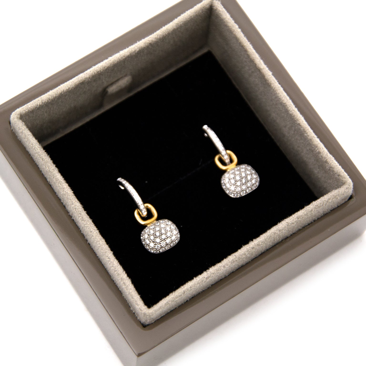 Roos 18ct Gold/Whitegold Brilliant Earrings for sale in Antwerp Belgium by LabelLOV, beautiful designer items for sale at affordable prices with worldwide shipping.