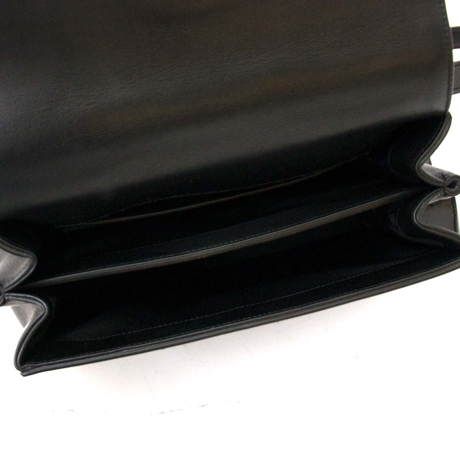acheter en ligne seconde main Saint Laurent Black Calfskin Moujik Top Handle Bag