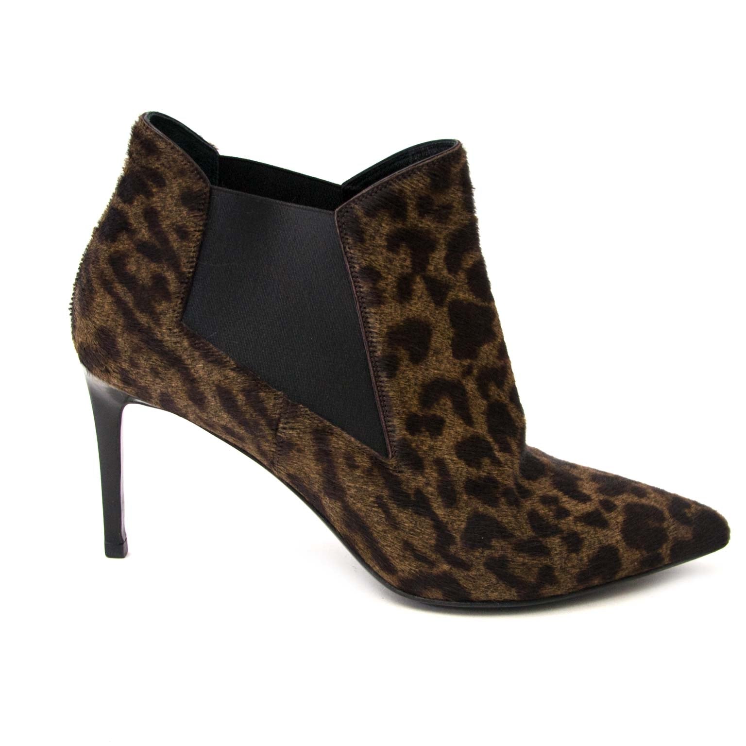 Saint Laurent Paris Leopard Print Pony Hair Ankle Booties Buy authentic designer Saint Laurent secondhand shoes boots at Labellov at the best price. Safe and secure shopping. Koop tweedehands authentieke YSL schoenen bij designer webwinkel labellov