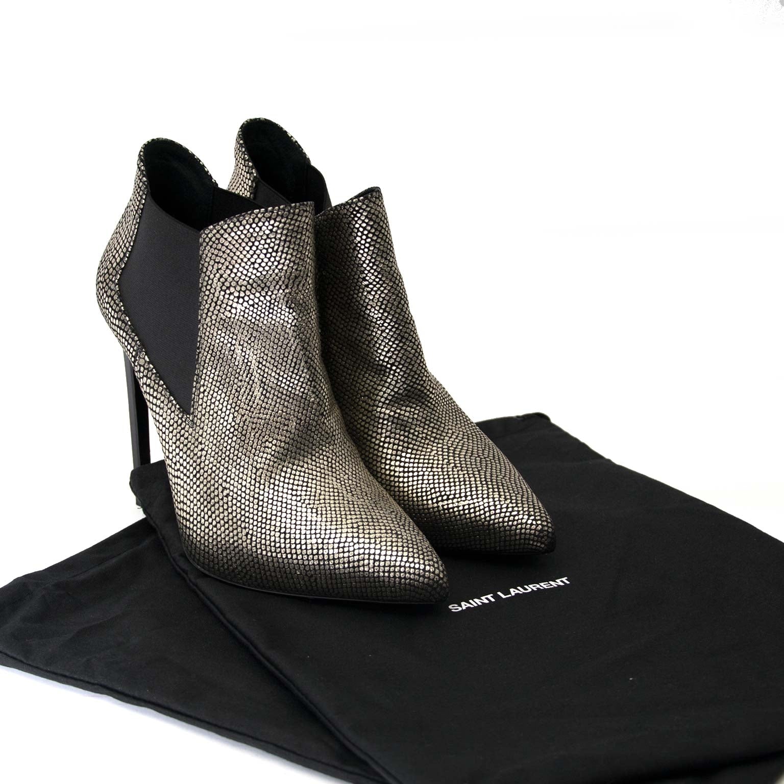 Saint Laurent Paris Leopard Print Pony Hair Ankle Booties Buy authentic designer Saint Laurent secondhand shoes boots at Labellov at the best price. Safe and secure shopping. Koop tweedehands authentieke YSL schoenen bij designer webwinkel labellov