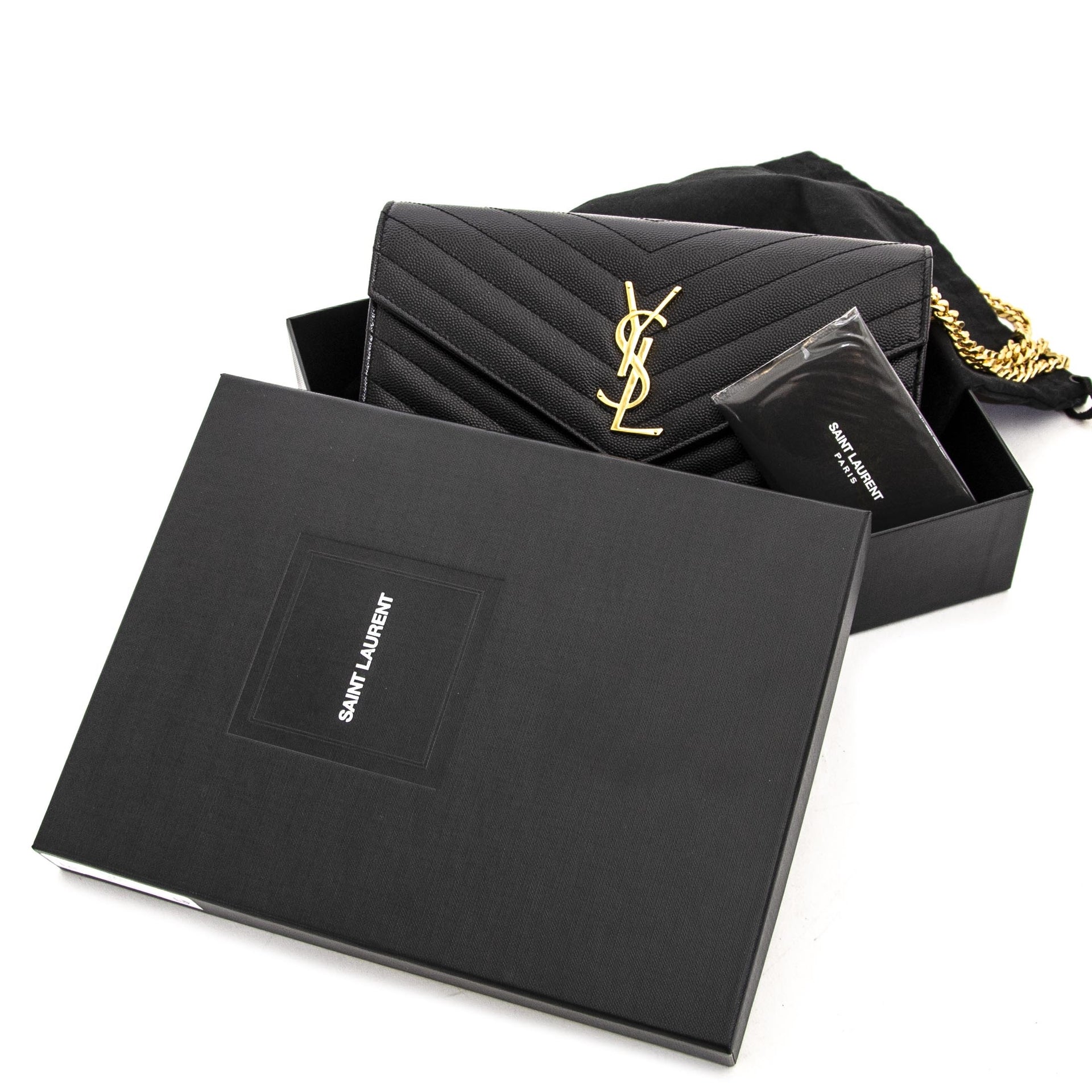 Yves Saint Laurent Black Quilted Wallet On A Chain nu te koop bij labellov vintage webshop belgië