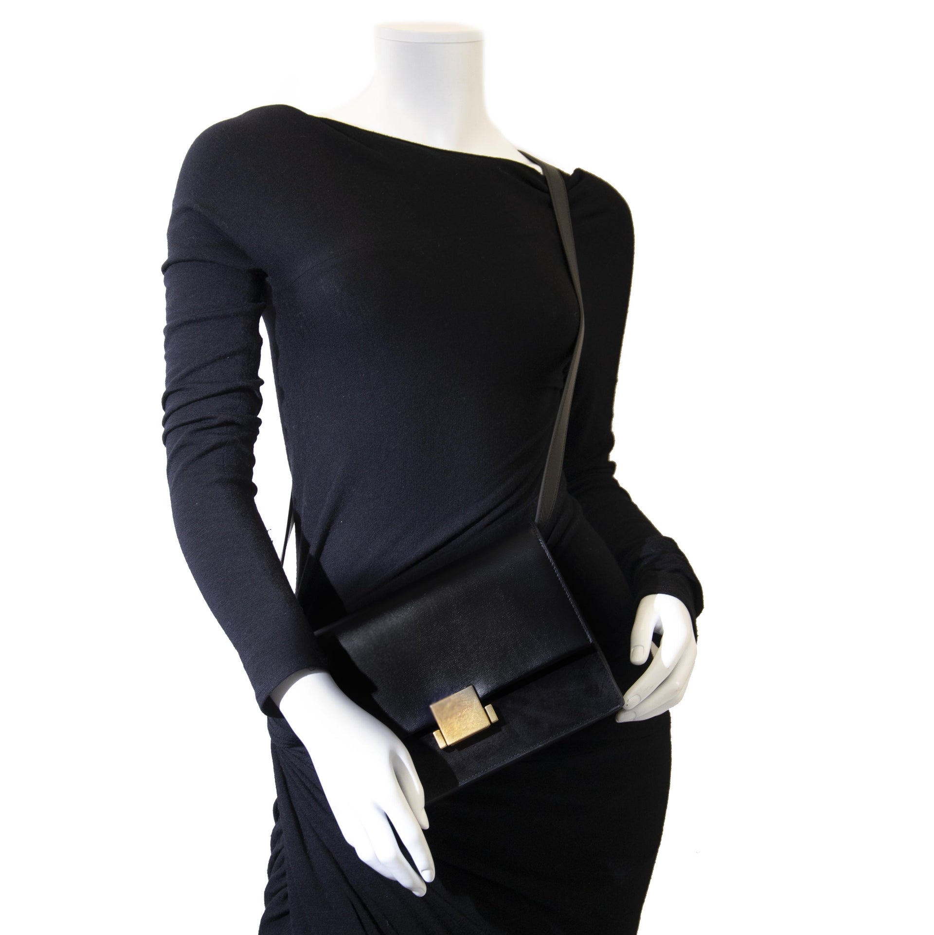 Yves Saint Laurent Black Medium Bellechasse Shoulder Bag. Acheter en ligne une vraie Saint Laurent Bellechasse. Paiement sécurisé.