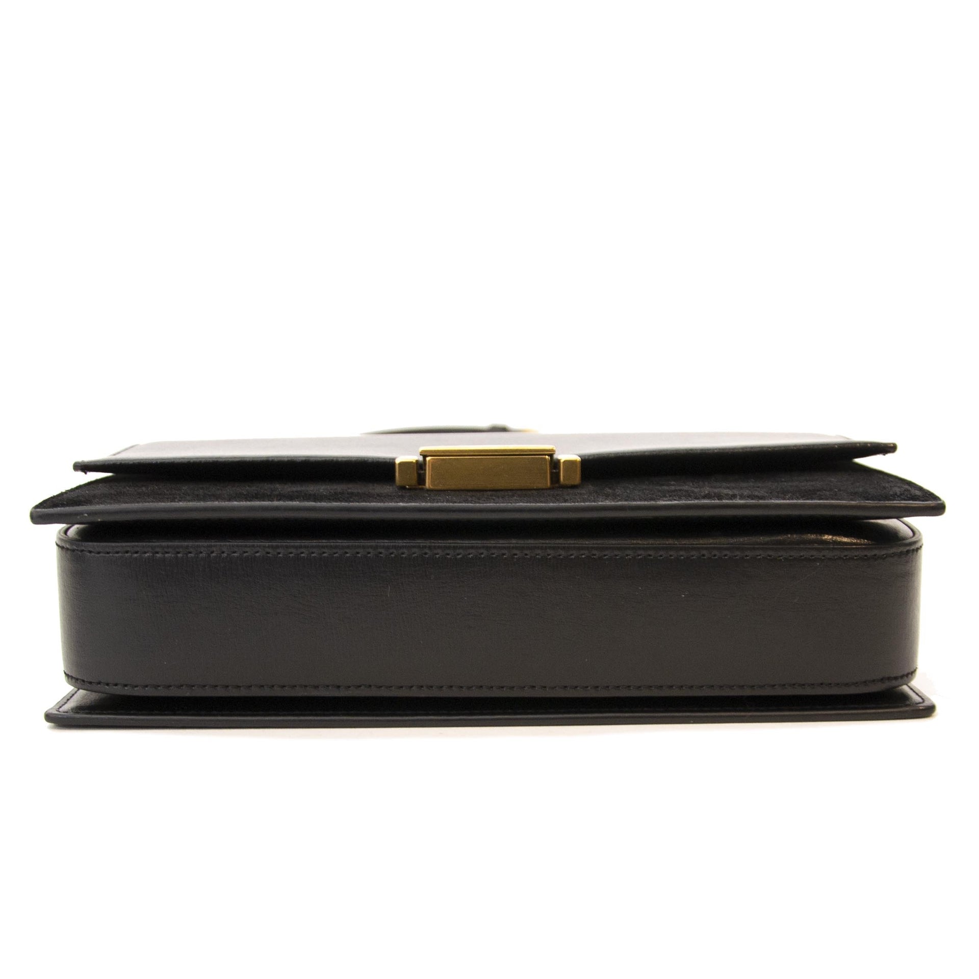 Yves Saint Laurent Black Medium Bellechasse Shoulder Bag. Acheter en ligne une vraie Saint Laurent Bellechasse. Paiement sécurisé.