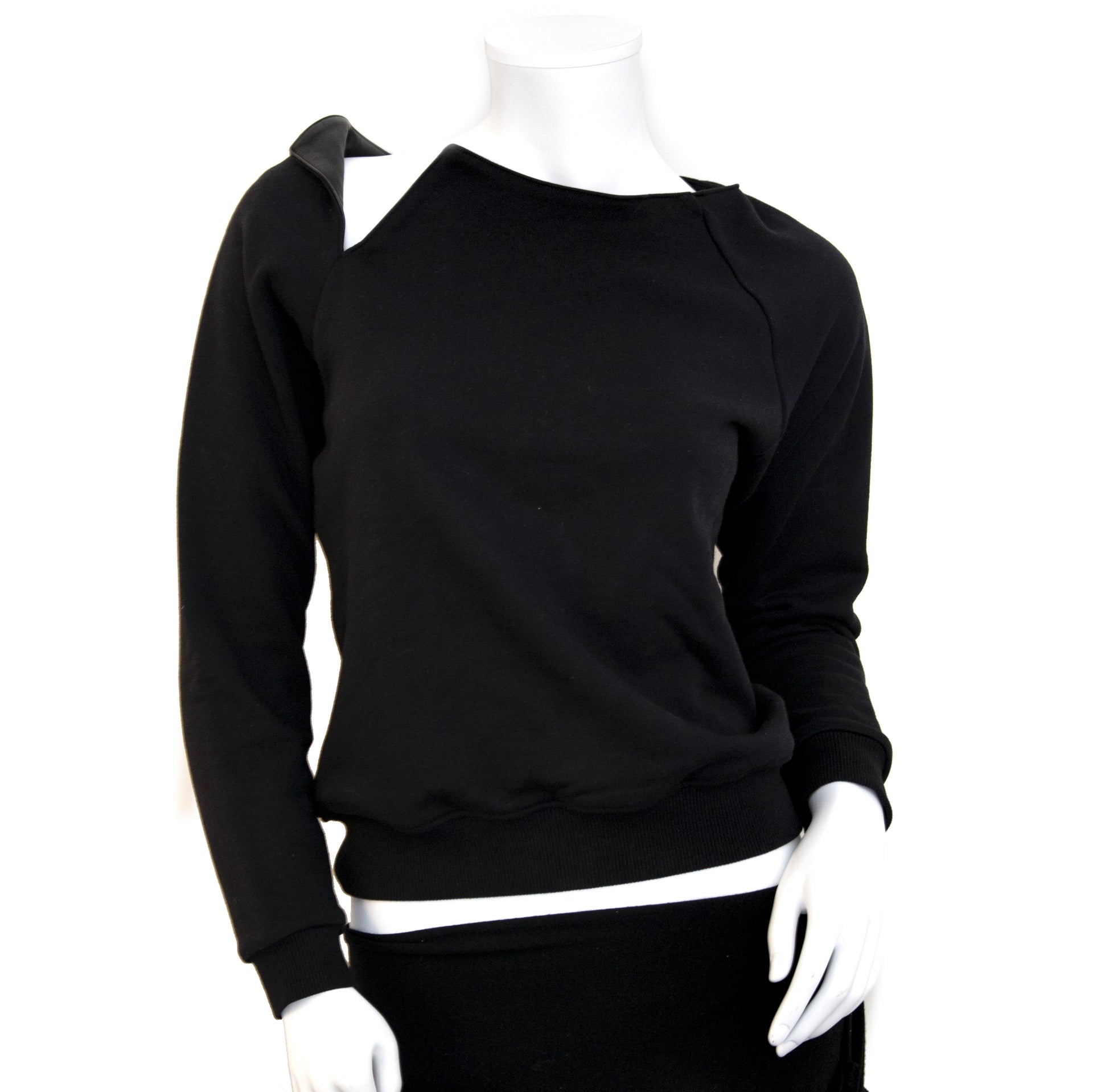 Authentique seconde main Saint Laurent Black Sweater Leather Collar - Size XS chez online webshop LabelLOV
