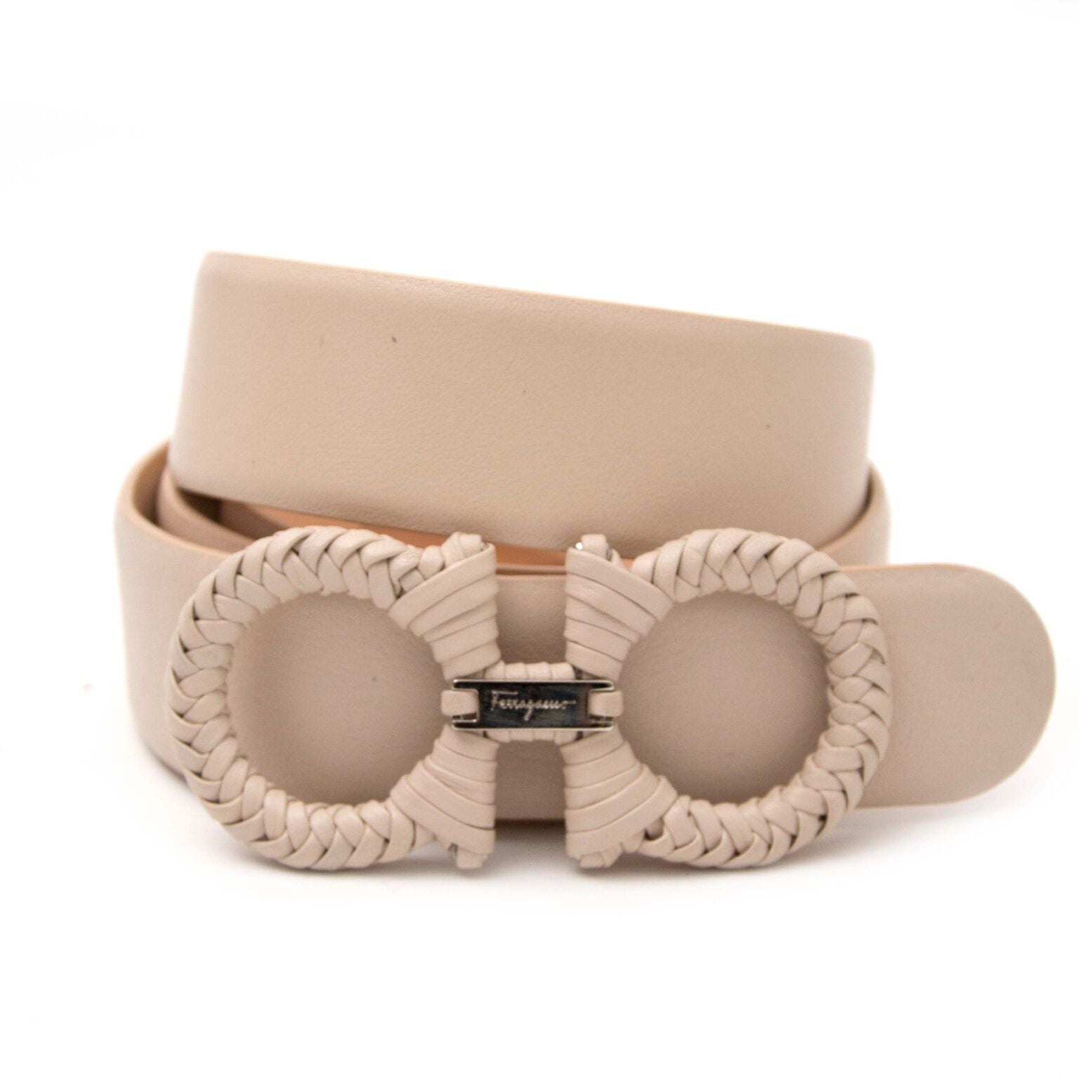 Buy authentic designer stuff on labellov.com