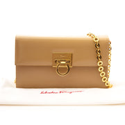 Vintage Salvatore Ferragamo clutch for the best price at Labellov webshop. Safe and secure online shopping with 100% authenticity. Vintage Salvatore Ferragamo clutch pour le meilleur prix.