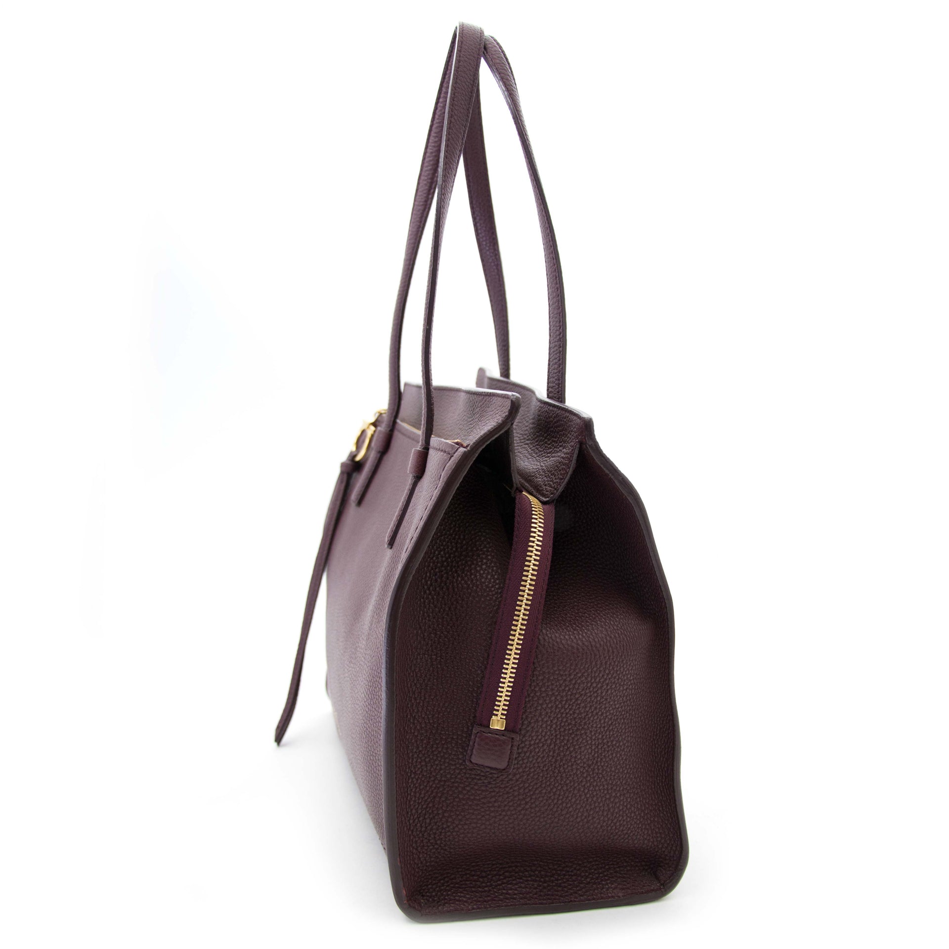 op zoek naar een salvatore ferragamo tas? shop online bij labellov.com tegen de beste prijs