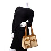Vintage Salvatore Ferragamo shoulderbag for the best price at Labellov webshop. Safe and secure online shopping with 100% authenticity. Vintage Salvatore Ferragamo sac à epaule pour le meilleur prix.