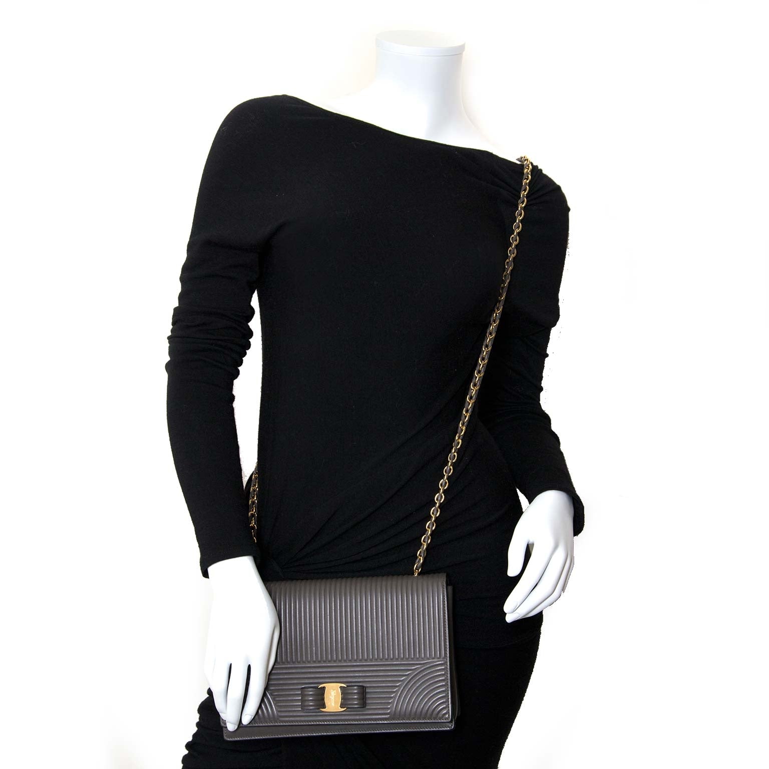 koop Salvatore Ferragamo Grey Leather Ginny Crossbody Bag bij labellov