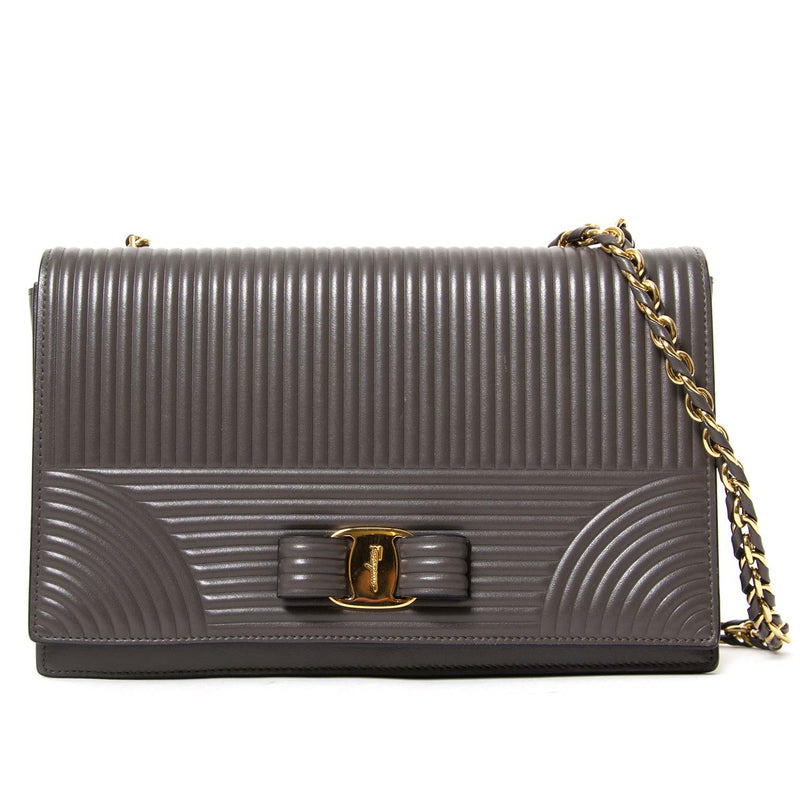 koop Salvatore Ferragamo Grey Leather Ginny Crossbody Bag bij labellov aan de beste prijs