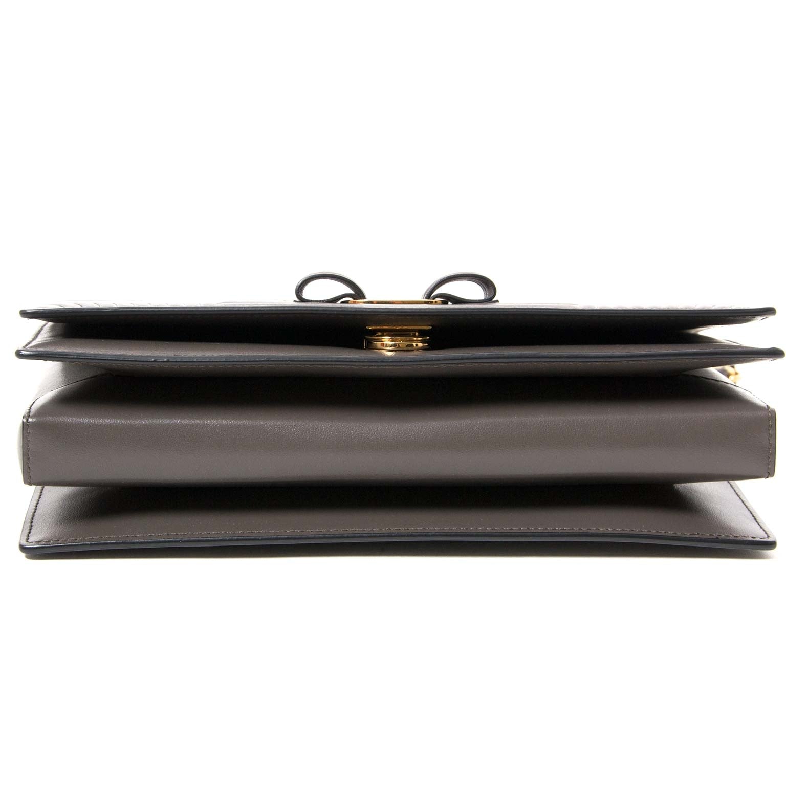 achetez Salvatore Ferragamo Grey Leather Ginny Crossbody Bag chez labellov et payez secure
