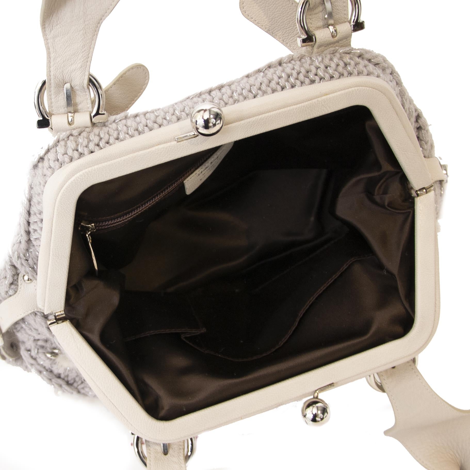 Koop een tweedehands Salvatore Ferragamo tas bij LabelLOV vintage webshop.