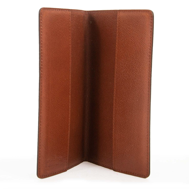 Louis Vuitton Monogram Passport Cover now for sale at labellov vintage fashion webshop belgium