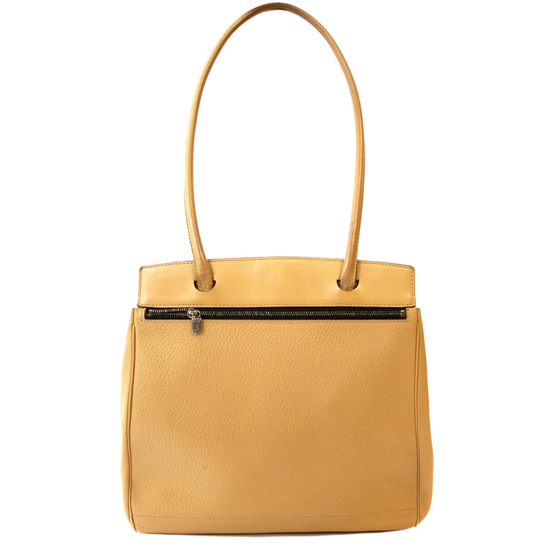 Koop en verkoop uw Delvaux schoudertas voor de beste prijs bij labellov.