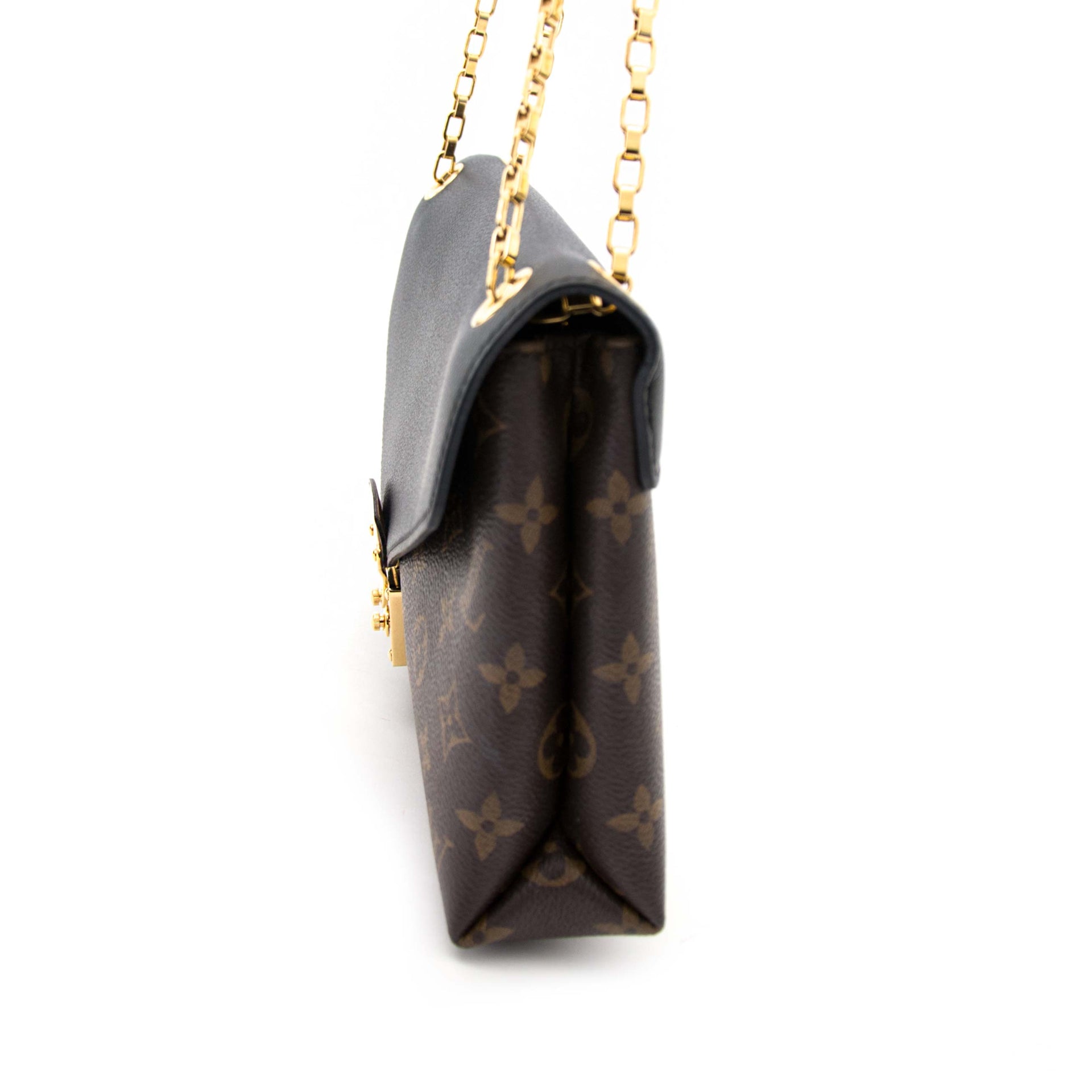 Koop nu deze prachtige Louis Vuiton Pallas Chain Monogram Canvas Bag online www.labellov.com of in Antwerpen, Labellov verkoopt de mooiste designer items aan de beste prijzen. Vintage toegankelijk voor iedereen!