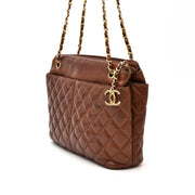 Searching for the perfect timeless Chanel bag? We buy and sell your 100% authentic bags and accessories for the best price. Zoekt u de ideale tijdloze Chanel tas? Wij kopen en verkopen uw 100% authentieke handtassen en accessoires voor de beste prijs.