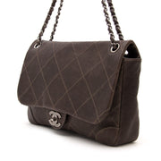Vintage Chanel single flap bag for the best price at Labellov webshop. Safe and secure online shopping with 100% authenticity. Vintage Chanel sac à rabat simple pour le meilleur prix.