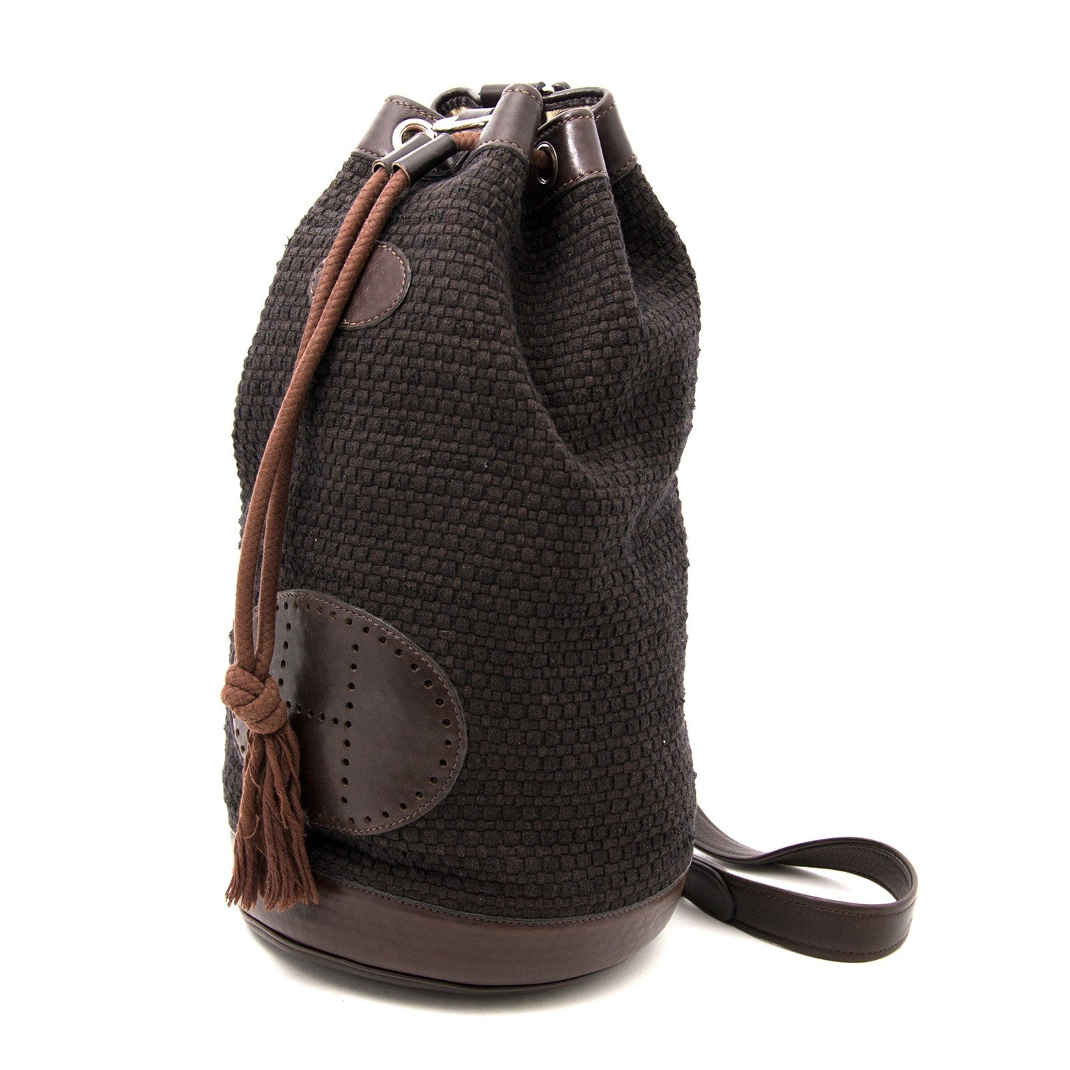 Vintage Hermès brown duffle bag for the best price at Labellov webshop. Safe and secure online shopping with 100% authenticity. Vintage Hermès brun duffle sac pour le meilleur prix.