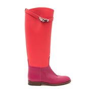 Second hand Hermès bicoloré red - pink jumping boots for the best price at Labellov webshop. Safe and secure online shopping with 100% authenticity. Seconde main Hermès bicoloré rouge - rose jumping bottes pour le meilleur prix.