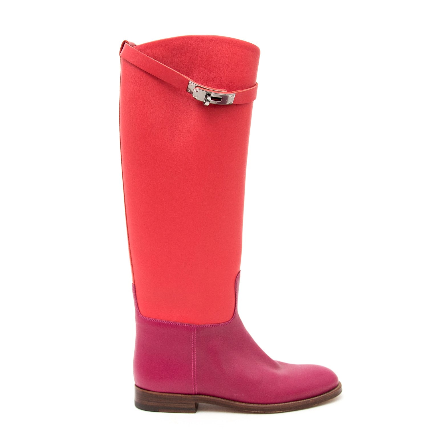 Second hand Hermès bicoloré red - pink jumping boots for the best price at Labellov webshop. Safe and secure online shopping with 100% authenticity. Seconde main Hermès bicoloré rouge - rose jumping bottes pour le meilleur prix.