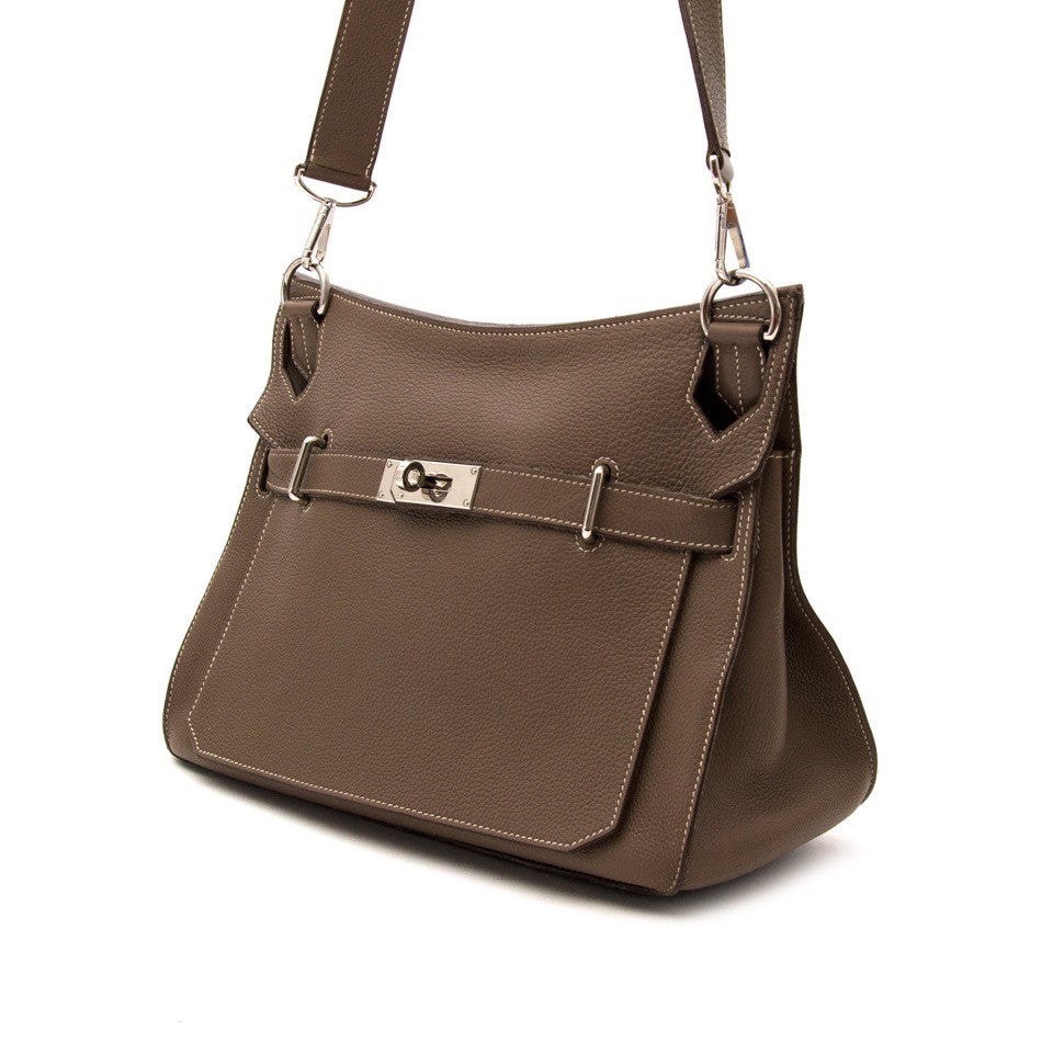 Vintage Hermès Taupe Jypsiere 34 for the best price at Labellov webshop. Safe and secure online shopping with 100% authenticity. Vintage Hermès Taupe Jypsiere 34 pour le meilleur prix.