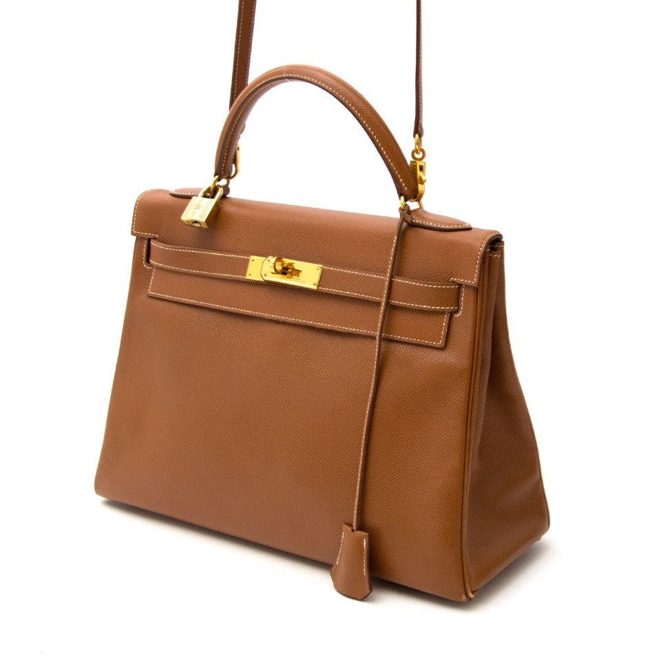 Vintage Hermès Kelly 32 bag for the best price at Labellov webshop. Safe and secure online shopping with 100% authenticity. Vintage Hermès Kelly 32 bag pour le meilleur prix.